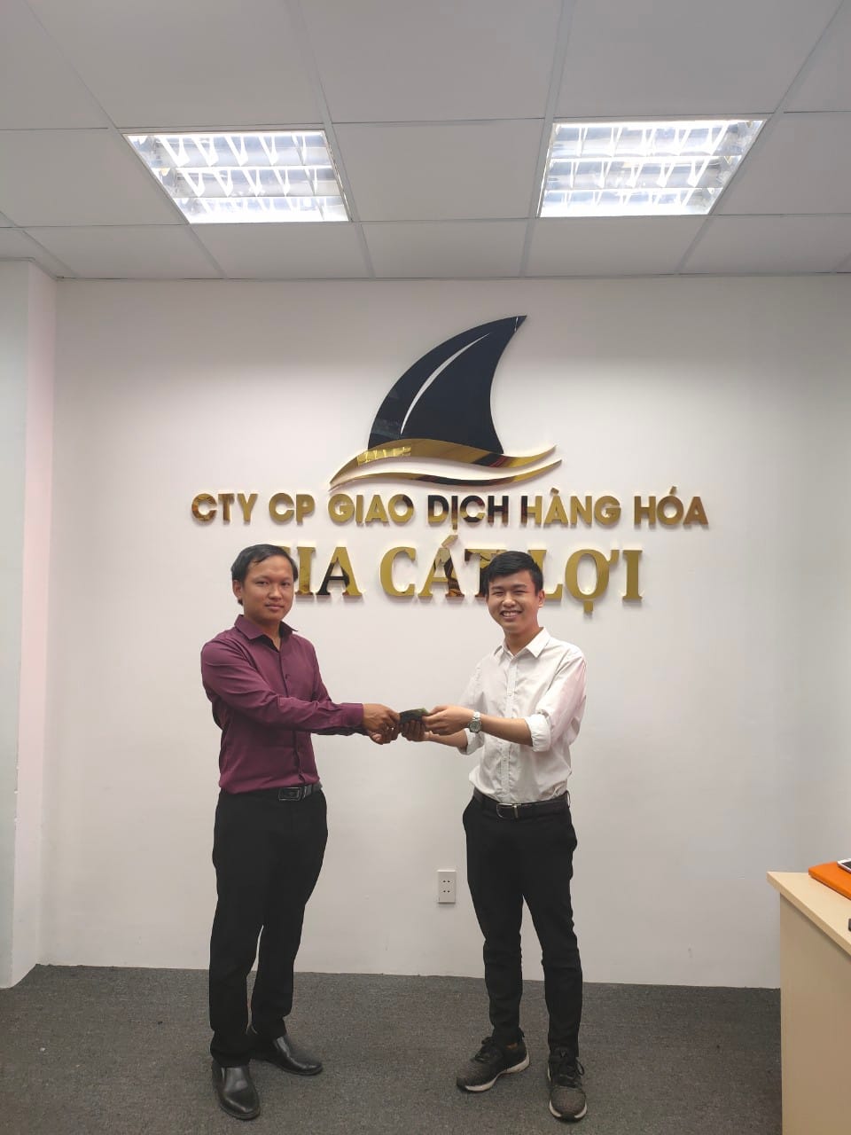 Khen Thưởng Chuyên Viên Phân Tích Hỗ Trợ Khách Hàng Có Lợi Nhuận Tốt Nhất.