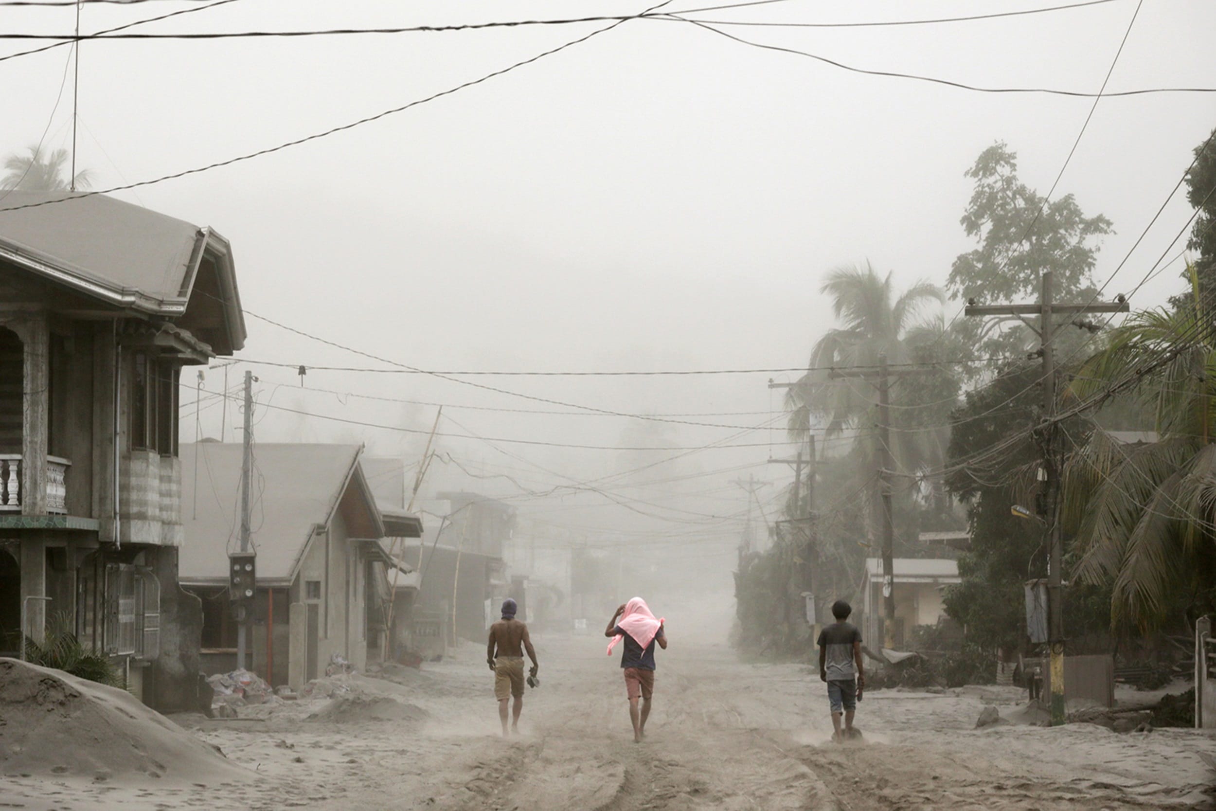 Sàn chứng khoán Philippines đóng cửa vì núi lửa phun trào