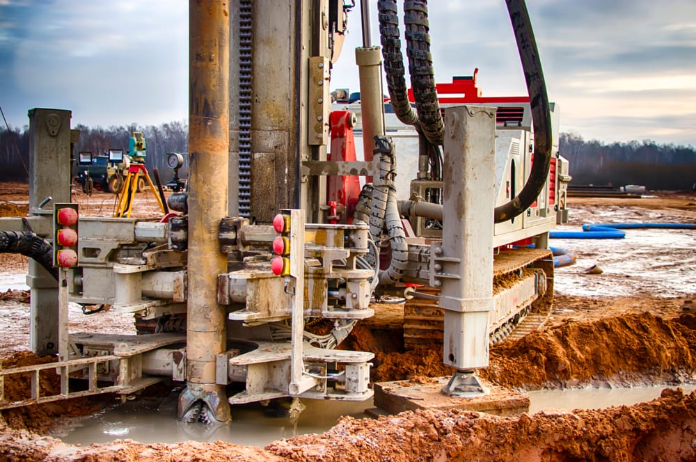 Dầu WTI và dầu Brent tăng vọt 8% vào tuần trước nhờ hy vọng về vắc-xin
