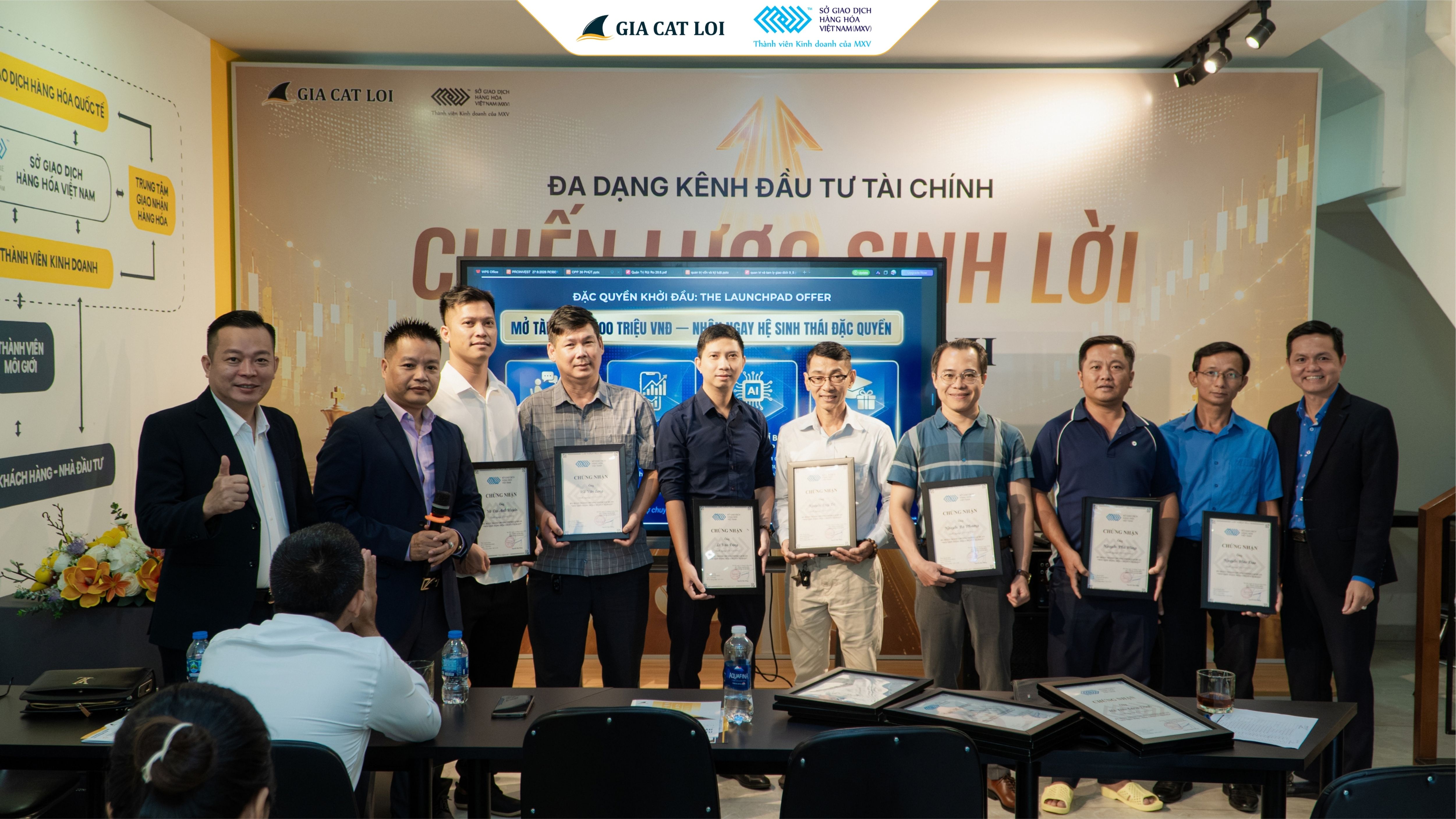 Gia Cát Lợi Vinh Danh Môi Giới Xuất Sắc Vượt Qua Kỳ Thi Sát Hạch Và Chính Thức Nhận Chứng Chỉ Hành Nghề Từ MXV
